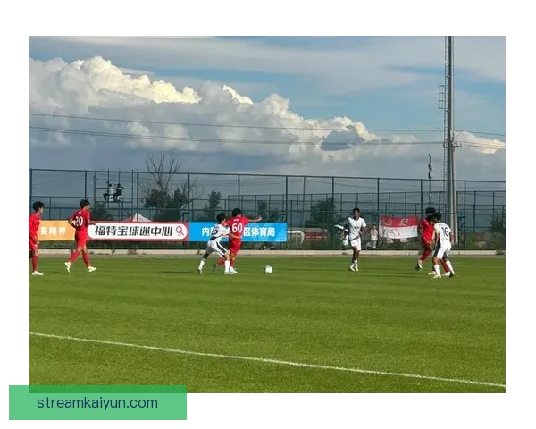 坦巴克蒂防守能力稳健，比赛中持续提升球队防线稳定性。