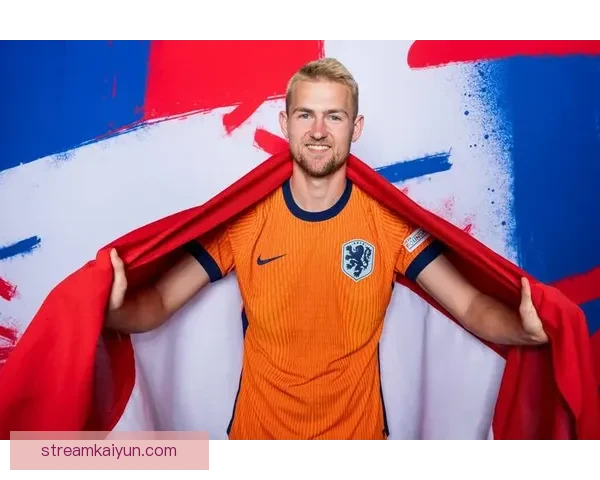 德里赫特技术特点备受关注，展现出稳健的防守能力与出色的传球水平。