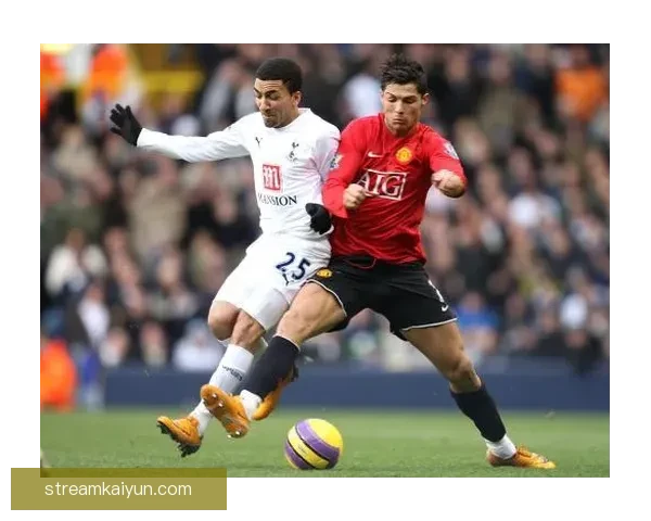 英超热刺球迷抗议活动引发广泛关注与讨论